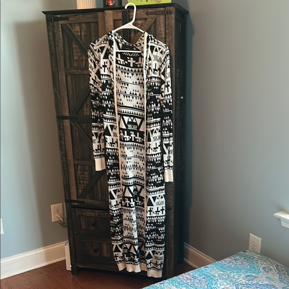 Black and White Geometric Patterned Long Cardigan